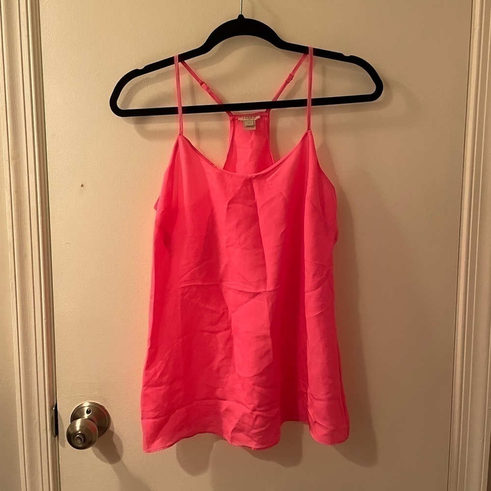 Jcrew hot pink racer back tank top blouse
Size 0
Condition 9/10 no flaws - Picture 7 of 8